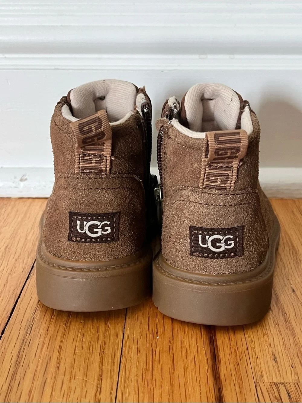 UGG Kids Chestnut Suede Zip Ankle Boots Size 6T